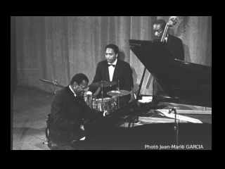PETERSON Oscar Trio 4 with Bobby Durham (dms) & Unknown (b).jpg
